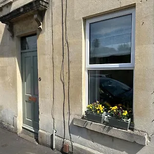 Cosy 19th Century Two Bedroomed With Continental Breakfast Holiday home