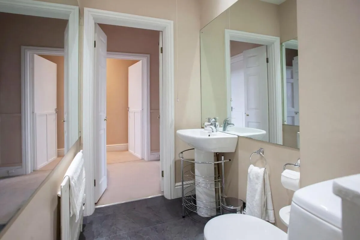 ※ Spacious, Central Bath Apartment ※