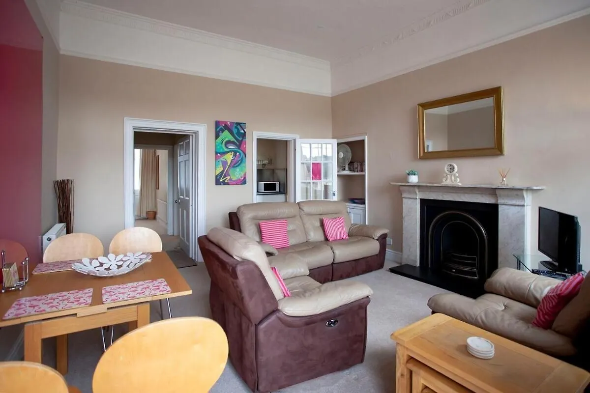 ※ Spacious, Central Bath Apartment ※
