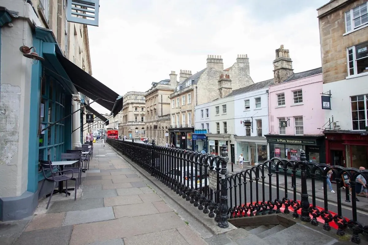 ※ Spacious, Central Bath Apartment ※